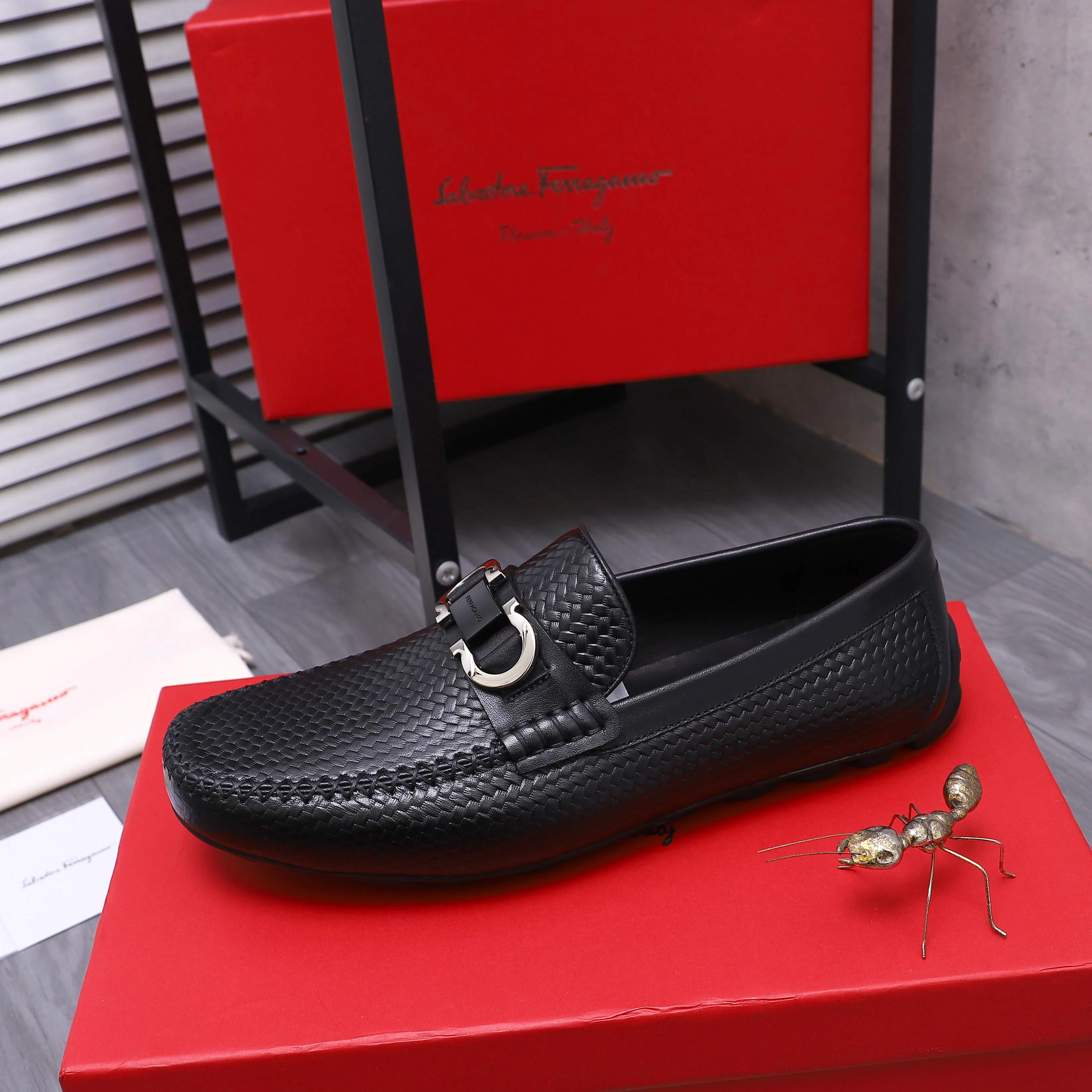 Men's shoes 💰480 Product trademark: Ferragamo "Ferragamo" casual slip-on shoes Regular size: 38-45 (45 is custom-made and non-returnable) Product materials: Selected first-layer embossed cowhide upper, cowhide lining, rubber outsole